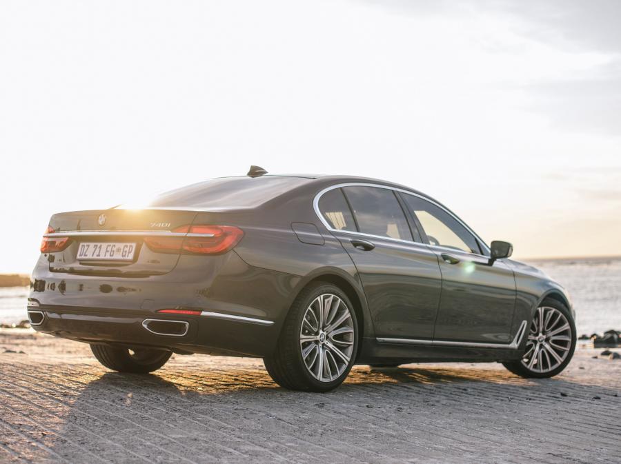  BMW 740i 2016 года  (ZA) (фото 15 из 30)